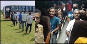 image: People reach uttarakhand by bus