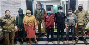 image: 5 men and women arrested from car in Haridwar