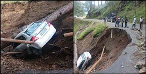 image: CAR FALL IN DITCH IN RIDRAPRAYAG