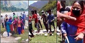 image: Stones pelting of villagers in Pithoragarh