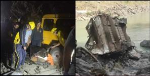 image: Truck fell into a ditch on Pauri-Devprayag road