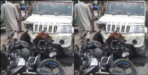 image: Pickup Van Collision with two bikes in Roorkee