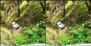 image: Car fell into a ditch in Almora