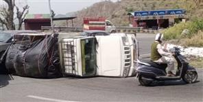 image: Jeep overturned on Dehradun Mussoorie road