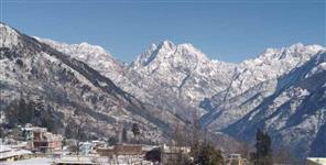 image: Seasons first snowfall in Munsiyari