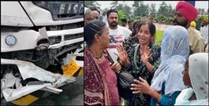 image: Tractor trolley truck collision in Kichha 8 deaths 37 injured