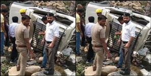 image: Utility van fell into a ditch on Tehri Garhwal Ghuttu Ghansali motorway
