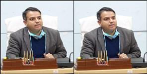 image: Bageshwar DM gave money for treatment for poor children