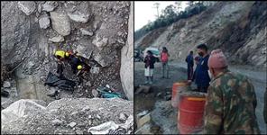 image: The car fell into a ditch on the Rishikesh-Badrinath highway