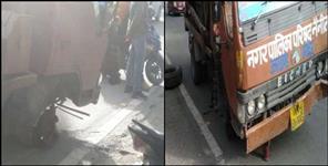 image: Nainital Tyre of truck broken in road