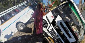 image: Vishwanath Seva bus overturned in Tehri Garhwal
