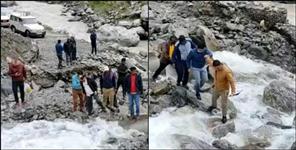 image: Ias himanshu khurana crossed drain by foot