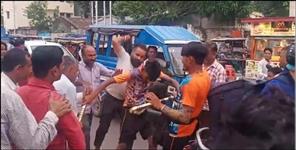 image: Rishikesh Haridwar Road People Beaten Kanwariya Video Viral