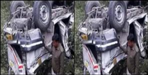 image: Tehri Garhwal Utility falls in ditch near Nainbagh Bell village
