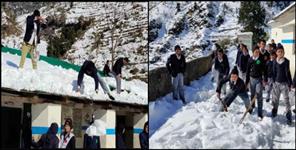 image: Uttarakhand snowfall in school