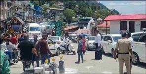 image: mussoorie hotel booking full road jam