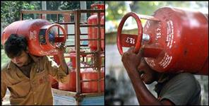 image: Black marketing of gas cylinders in Haldwani