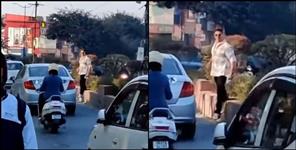 image: Akshay Kumar in Dehradun Rajpur Road