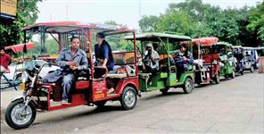 image: e rickshaw trial in Srinagar garhwal