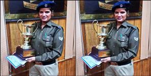 image: Uttarakhand police women constable Susana rani got second prize in debate competition