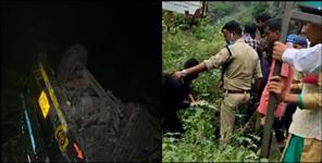 image: Truck fallen in ditch in kotdwar
