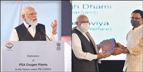 image: PM MODI on pushkar singh dhami in rishikesh