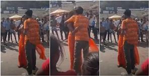image: Couple Shoot Bold Video in Public in Haridwar