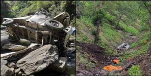 image: Truck fallen in deep ditch in devprayag 2 died