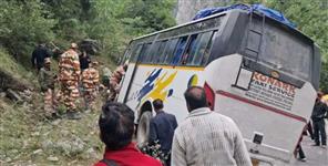 32 Pilgrims Safe After Brake Failure on Badrinath Highway
