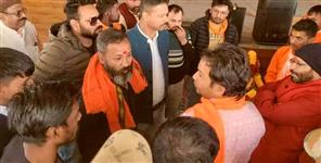 image: Hanuman Chalisa Chanted as Muslims start namaz in community hall