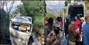 image: Bus fell into a ditch in Pauri Garhwal