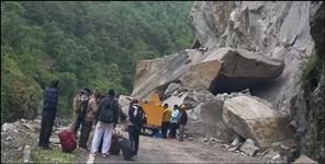 image: Massive rock crack near tawaghat many people trapped