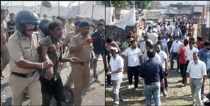 image: Scramble at junk shop in Dehradun