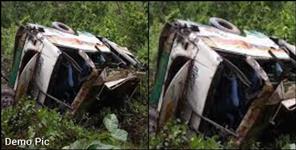 image: Bus fell into a ditch in Pauri Garhwal bironkhal