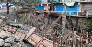 image: Parking collapsed 17 people narrowly escaped in Rudraprayag