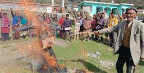 image: Residents of Dumak village on strike for 105 days