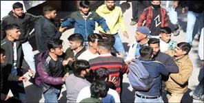 image: Fighting between students in Dehradun DAV PG College