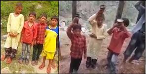 image: Nepali laborers poured lisa in heads of children in Syalde