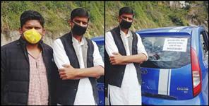 image: Coronavirus Uttarakhand:youth helping people to reach hospital during lockdown in devprayag