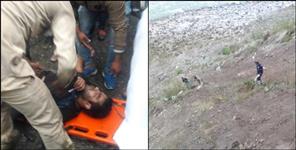 image: Fortuner fallen in ditch in chamoli