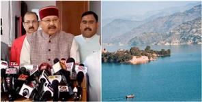 image: Satpal Mahaaj srurrounded in the tender of cruise boat in Tehri lake