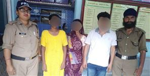 image: Two girls sisters arrested with ganja in Haridwar