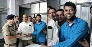 image: Rishikesh Auto Driver Pawan Honesty