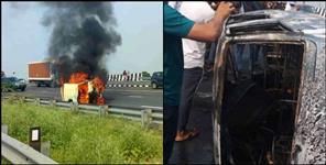 image: Van catches fire on Delhi-Meerut Expressway