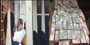 image: notes bundle found from accountant house in Dehradun
