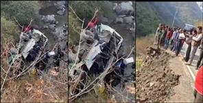 image: Himachal Roadways bus accident in Vikasnagar Dehradun