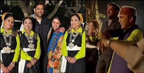 image: Mahendra Singh Dhoni danced with folk artists in Rishikesh