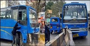 image: Brakes of moving bus fail in Rishikesh