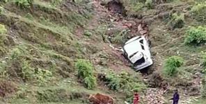 image: Car fell in ditch in Nainital