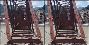 image: Bridge being built on Saryu river in Bageshwar tilted to one side
